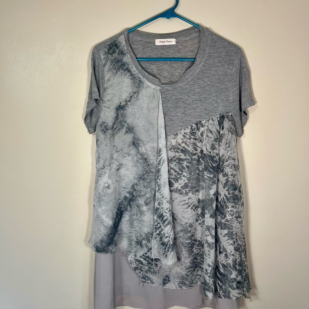 Simply Couture Gray Artistic Flowy Short Sleeve Top Women’s Size M